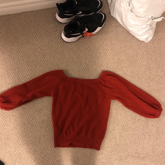 Unused sweater, exactly like pictures - Picture 2 of 4